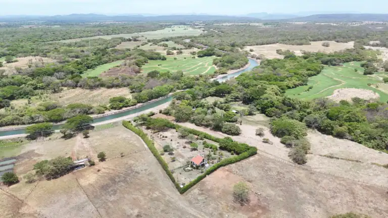 Quinta Ornitorrinco en venta en Bagaces | 7.000 m² Frente a El Canal
