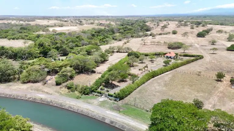 Quinta Ornitorrinco en venta en Bagaces | 7.000 m² Frente a El Canal