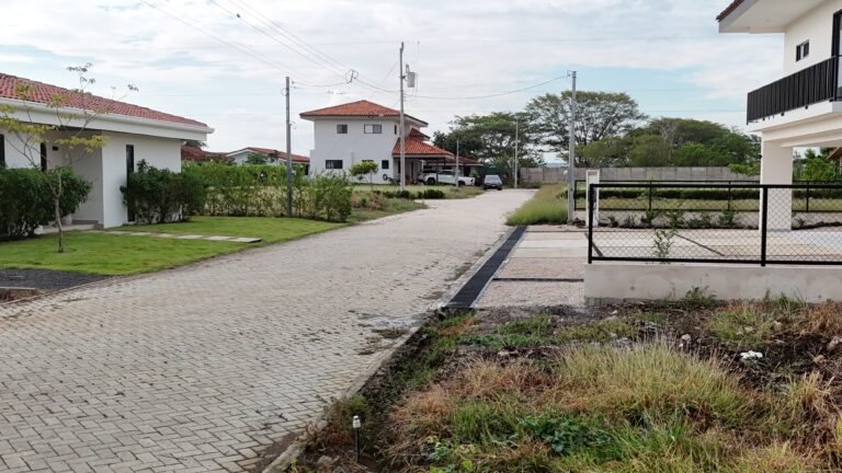 Lote en venta en Condominio La Tajona de 417 m² con anteproyecto de casa