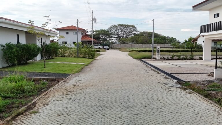 Lote en venta en Condominio La Tajona de 417 m² con anteproyecto de casa