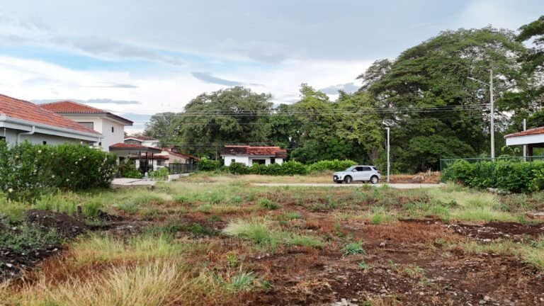 Lote en venta en Condominio La Tajona de 417 m² con anteproyecto de casa