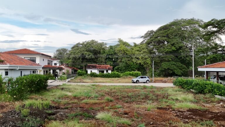 Lote en venta en Condominio La Tajona de 417 m² con anteproyecto de casa