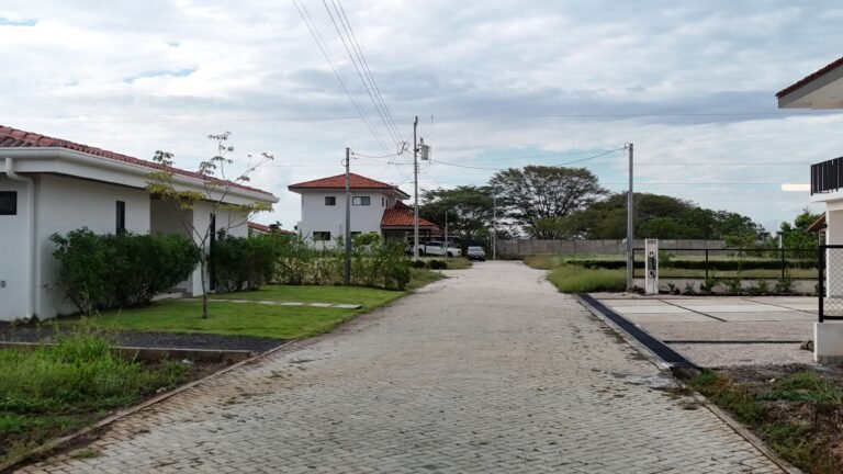 Lote en venta en Condominio La Tajona de 417 m² con anteproyecto de casa