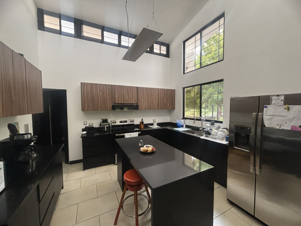 Casa en venta en Liberia – 350 m² construidos Arquitectura Minimalista