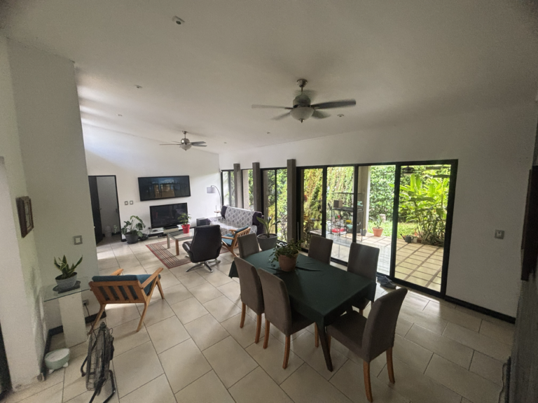 Casa en venta en Liberia – 350 m² construidos Arquitectura Minimalista