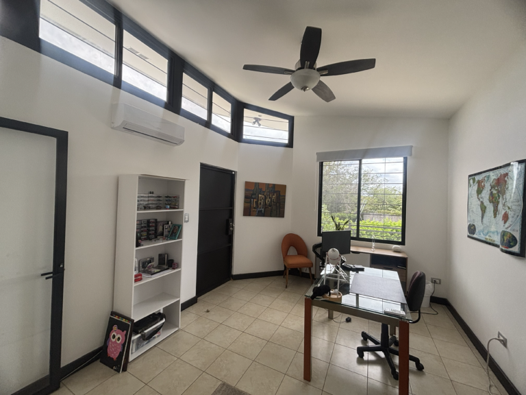 Casa en venta en Liberia – 350 m² construidos Arquitectura Minimalista