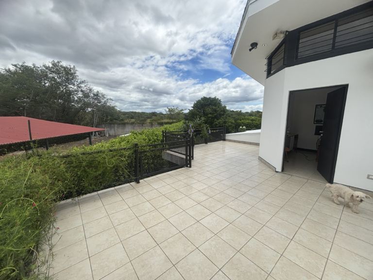 Casa en venta en Liberia – 350 m² construidos Arquitectura Minimalista