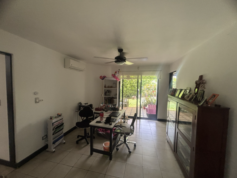 Casa en venta en Liberia – 350 m² construidos Arquitectura Minimalista