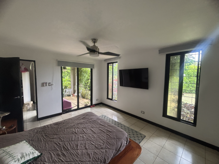 Casa en venta en Liberia – 350 m² construidos Arquitectura Minimalista