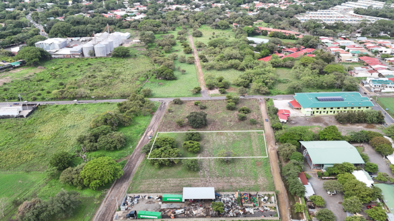 Lote comercial de 3.251 m² en venta en Liberia, Guanacaste – Uso mixto y dos frentes