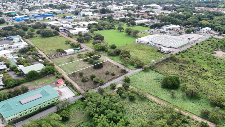 Lote comercial de 3.251 m² en venta en Liberia, Guanacaste – Uso mixto y dos frentes