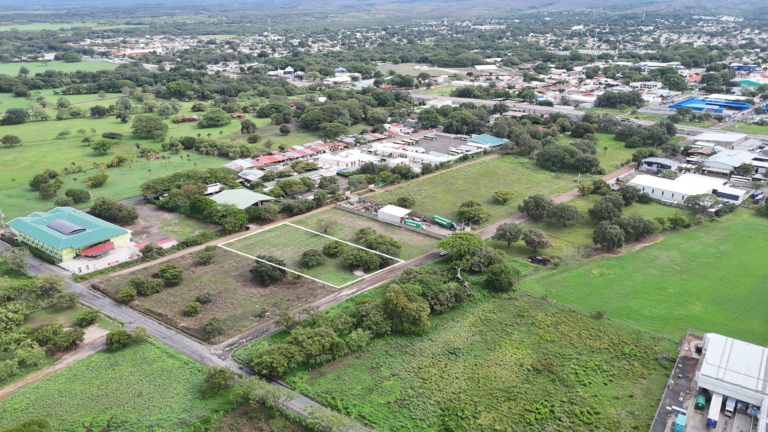 Lote comercial de 3.251 m² en venta en Liberia, Guanacaste – Uso mixto y dos frentes