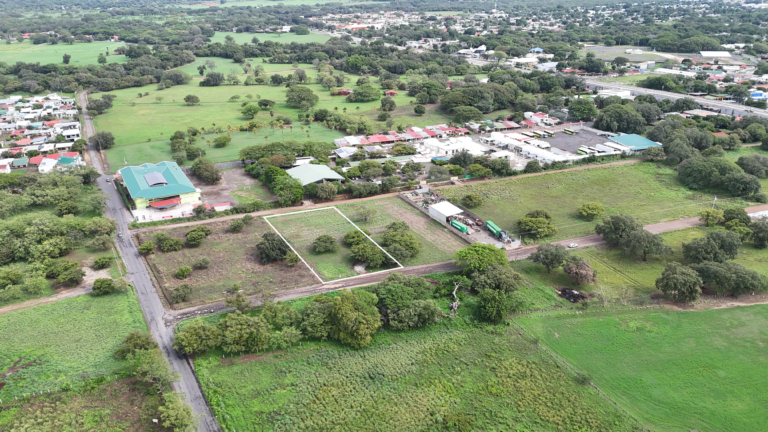 Lote comercial de 3.251 m² en venta en Liberia, Guanacaste – Uso mixto y dos frentes