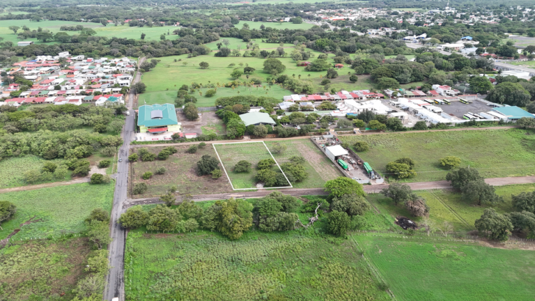 Lote comercial de 3.251 m² en venta en Liberia, Guanacaste – Uso mixto y dos frentes