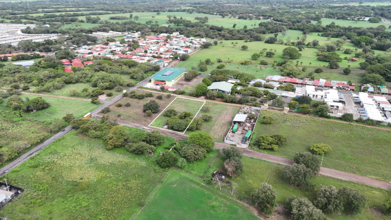 Lote comercial de 3.251 m² en venta en Liberia, Guanacaste – Uso mixto y dos frentes