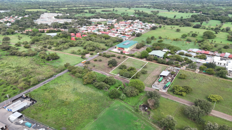 Lote comercial de 3.251 m² en venta en Liberia, Guanacaste – Uso mixto y dos frentes