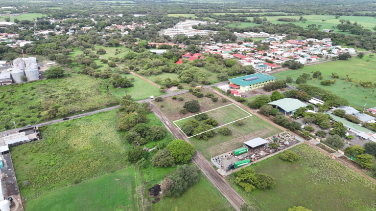 Lote comercial de 3.251 m² en venta en Liberia, Guanacaste – Uso mixto y dos frentes