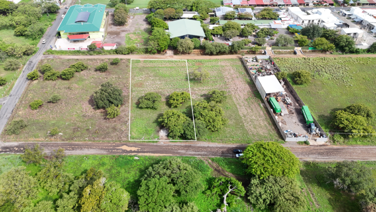 Lote comercial de 3.251 m² en venta en Liberia, Guanacaste – Uso mixto y dos frentes