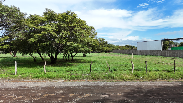 Lote comercial de 3.251 m² en venta en Liberia, Guanacaste – Uso mixto y dos frentes