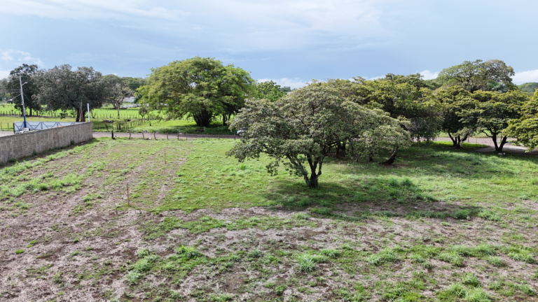 Lote comercial de 3.251 m² en venta en Liberia, Guanacaste – Uso mixto y dos frentes