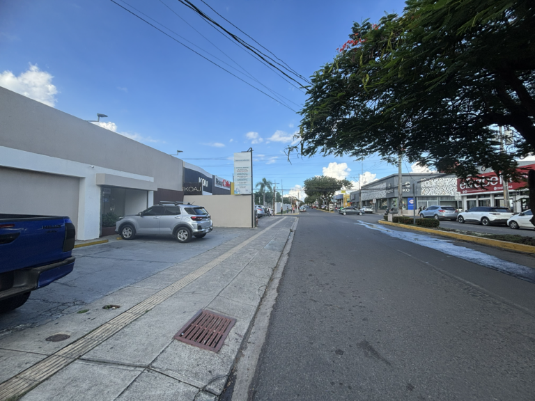 Local comercial en alquiler en Avenida 25 de Julio, Liberia | 110 m²