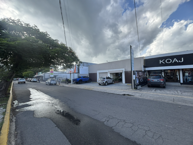 Local comercial en alquiler en Avenida 25 de Julio, Liberia | 110 m²